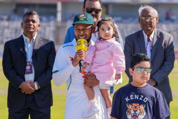 டெஸ்டில் புதிய சகாப்தம் படைத்த வங்காளதேச மூத்த வீரர்!